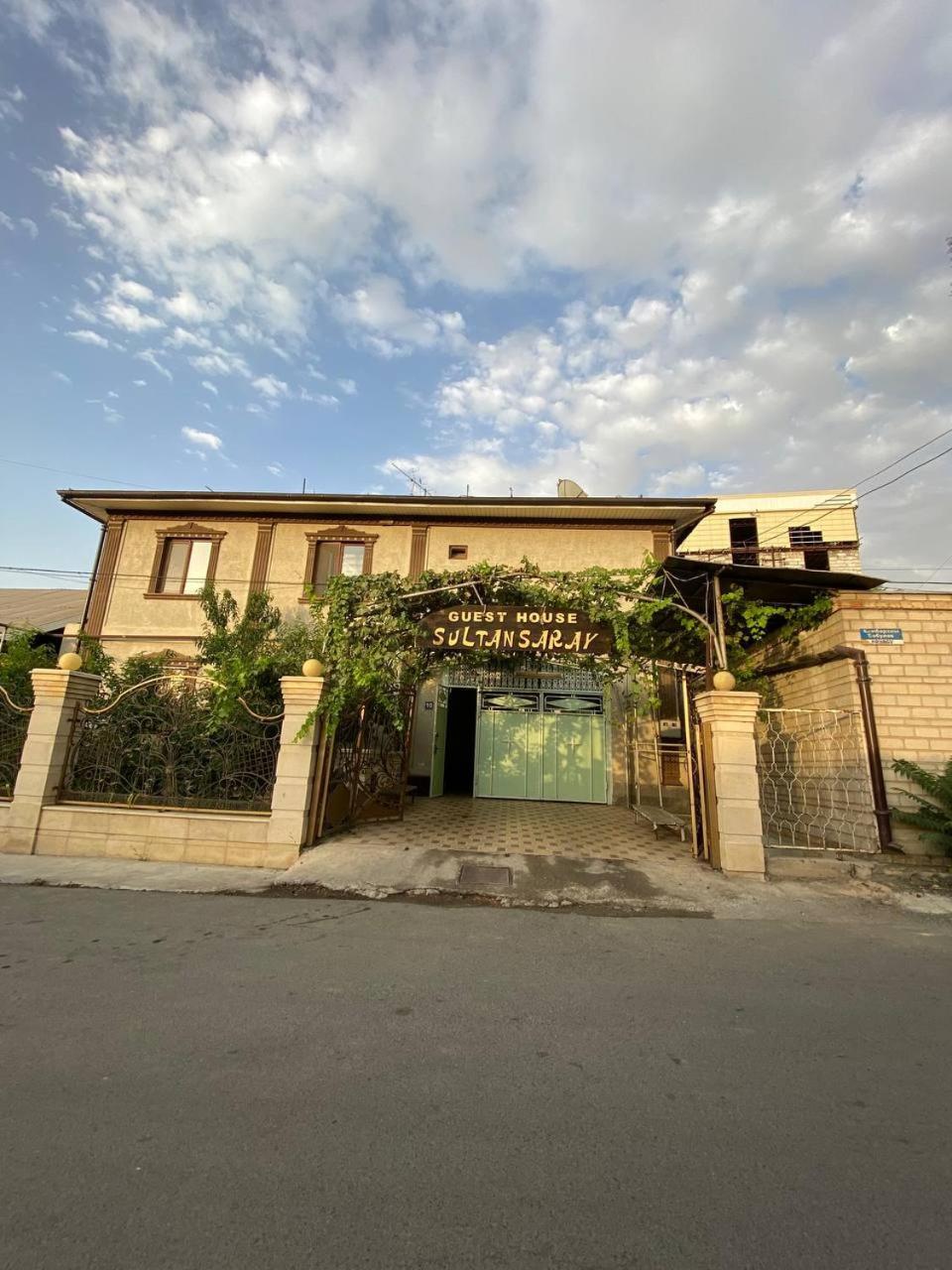 بيت شباب Sultan Saray أوش المظهر الخارجي الصورة